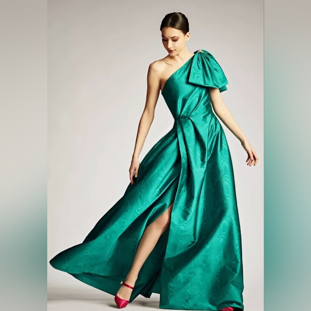 Elegant One-Shoulder Green Dress